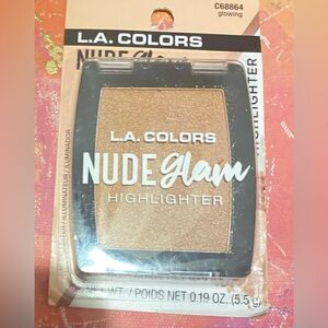 🛍️ L.A. Colors Nude Glam Highlighter
C68864 glowing NET 0.19OZ . (5.5g)💥
